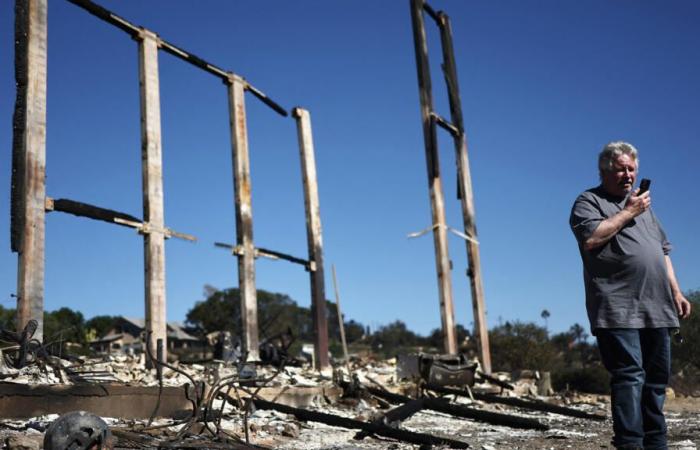 i vigili del fuoco stanno gradualmente guadagnando terreno contro le fiamme