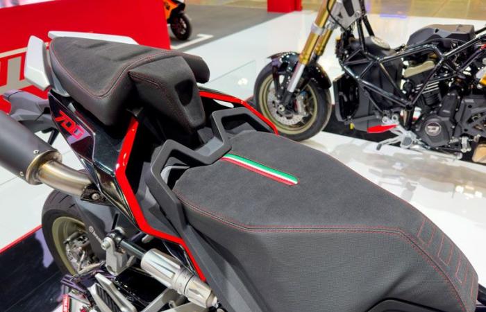 Strada: Italjet Dragster 700 Twin, di gran lunga lo scooter MotoGP più mostruoso sul mercato, viene presentato a Milano!