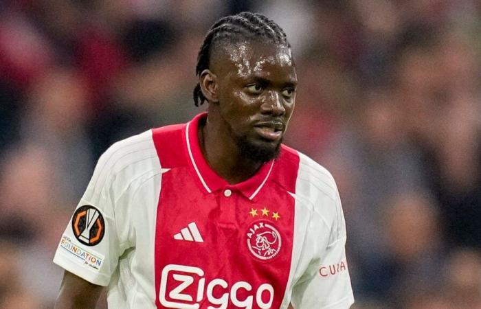 Francesco Farioli supera Brian Brobbey e Bertrand Traoré in un crack tra Ajax e FC Twente