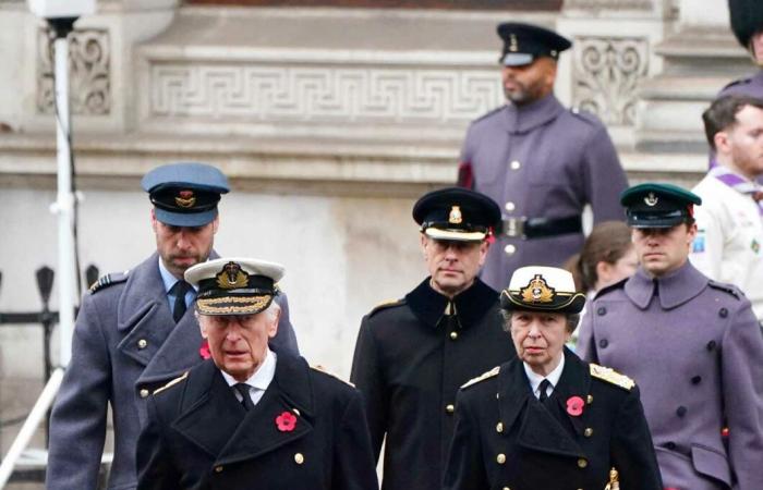 Il re Carlo III riunisce la sua famiglia al Cenotafio per la domenica della memoria