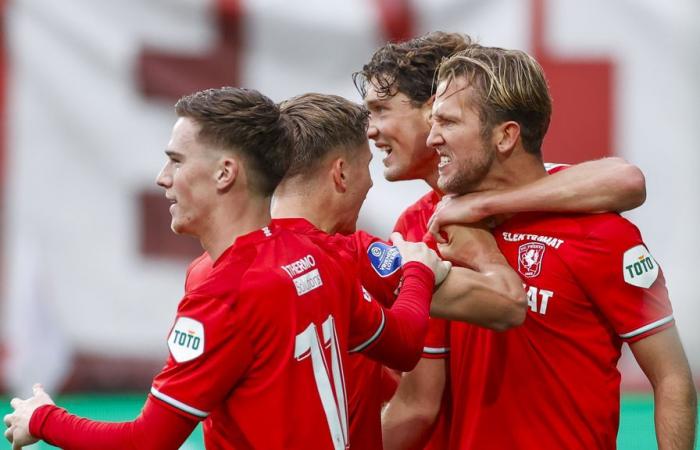 Errore di Baas in casa dell’Ajax contro il Twente • Heerenveen in vantaggio contro gli Eagles