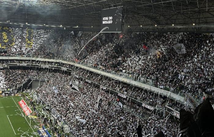 I tifosi dell'Atlético compongono un mosaico nella finale di Copa do Brasil; vedi foto