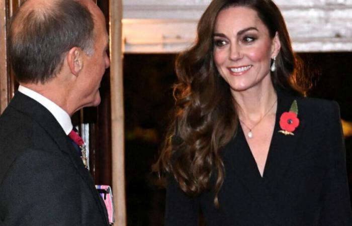 Kate Middleton vestita tutta di nero: dettagli del suo look scelto con cura che rende omaggio a Diana