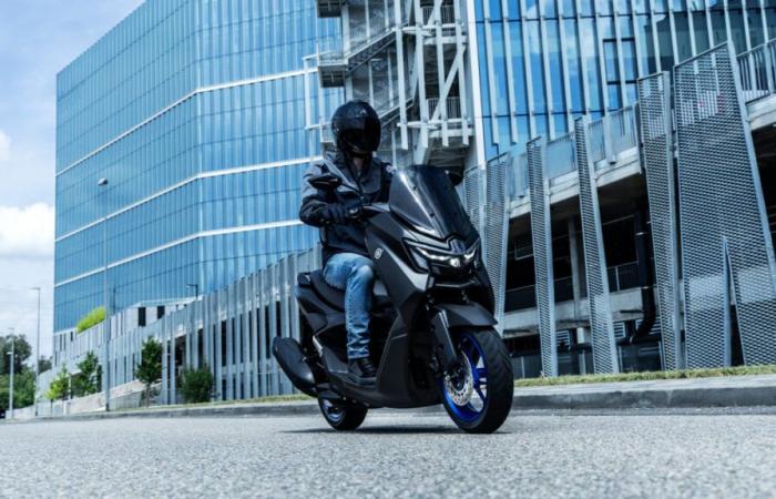 Novità: un look rivisto e più premium per NMAX 125 e una nuova versione Tech MAX con schermo TFT