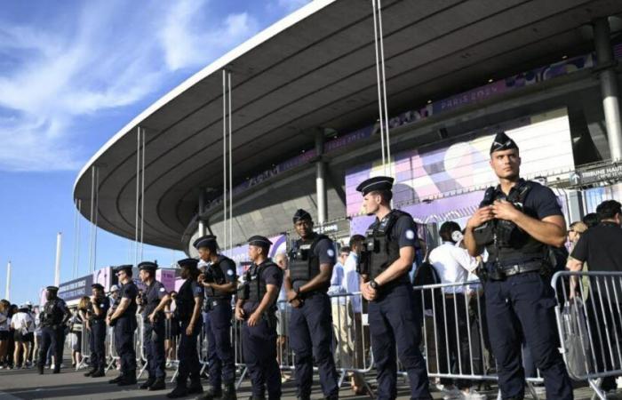 Mobilitati 4.000 agenti delle forze dell'ordine, presente Macron