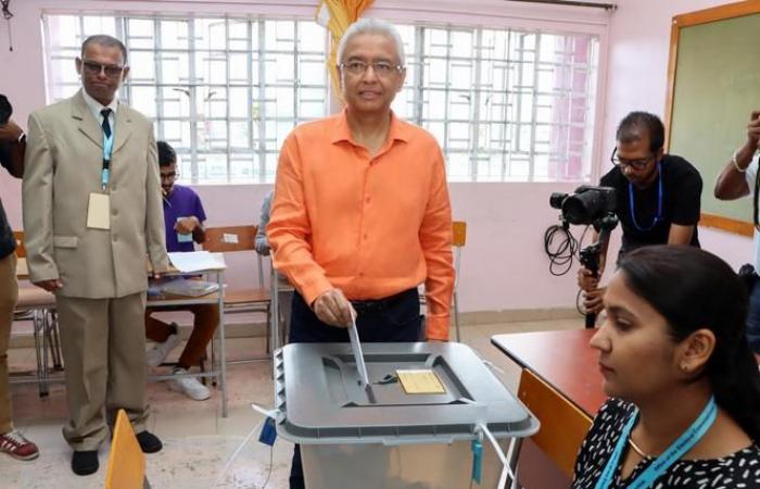 un milione di elettori chiamati al voto, risultati attesi lunedì