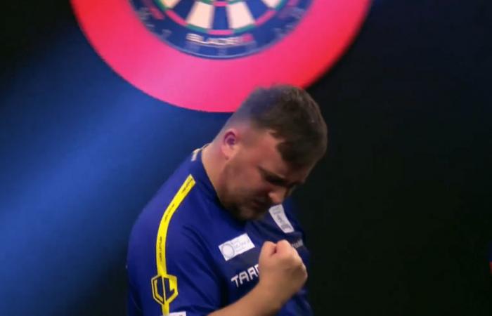 ‘Qui per vincere’ – Luke Littler invia un messaggio ai rivali dopo la brutale vittoria di sei minuti al debutto nel Grande Slam di Darts