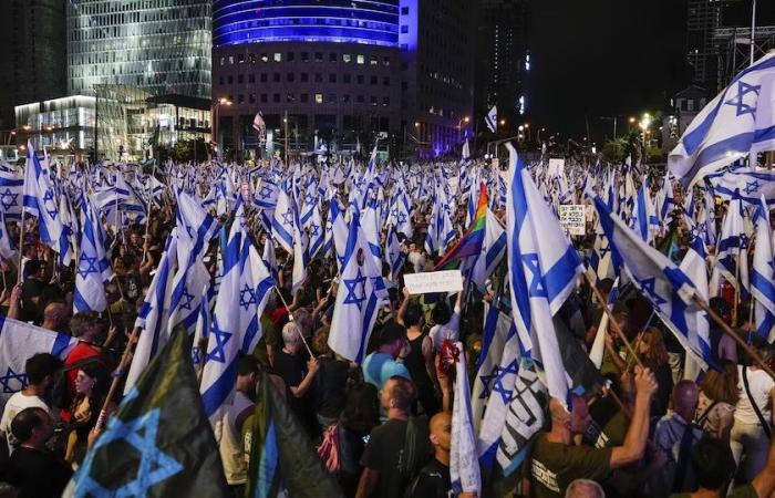 Israele: i manifestanti si chiedono perché ci sono degli ostaggi dopo 400 giorni?