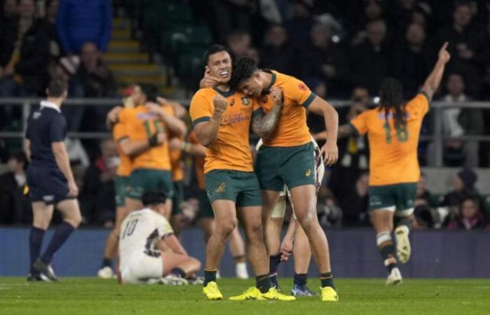 L'Australia sconfigge l'Inghilterra nella leggendaria partita di Twickenham