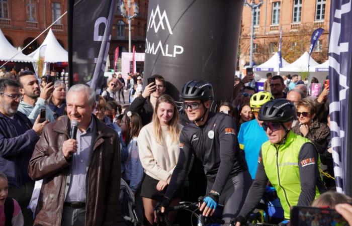 Tolosa. Padre e figlio sono partiti in bicicletta dal Campidoglio per il loro incredibile giro del mondo