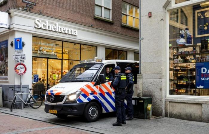 Amsterdam sotto shock dopo le violenze a bordo campo della partita di calcio