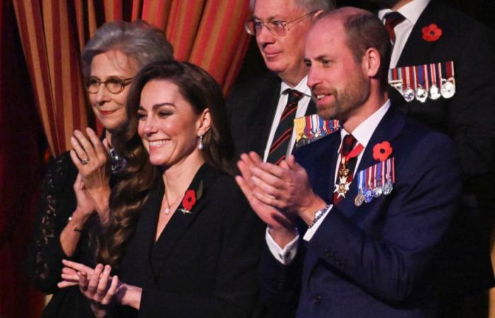 Ritorna Kate Middleton: la principessa sull'orlo delle lacrime durante la cerimonia del Ricordo