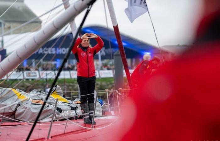 Gli skipper hanno lasciato il canale in un’atmosfera pazzesca… Seguite con noi la partenza da Les Sables-d’Olonne…