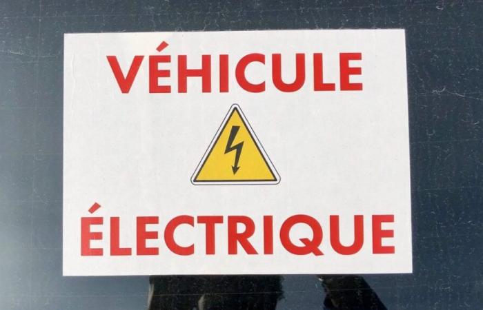 Come trattano le batterie elettriche i depositi di automobili Gard?