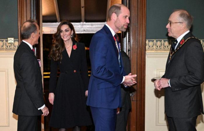 Kate Middleton splendente per il suo ritorno ufficiale nella famiglia reale