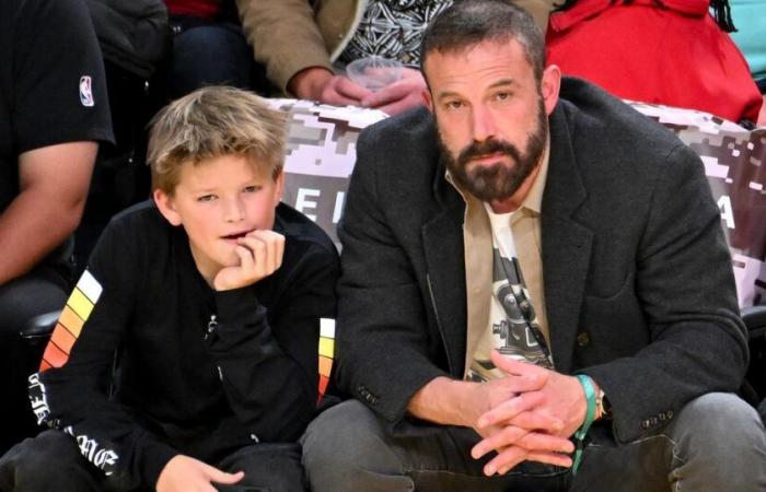 Nel bel mezzo di un divorzio, Ben Affleck si concede una rara uscita padre-figlio con Samuel, 12 anni