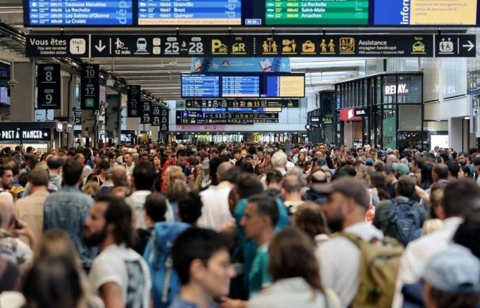 Piani sociali e appelli a una cascata di scioperi: l'autunno si preannuncia teso in Francia