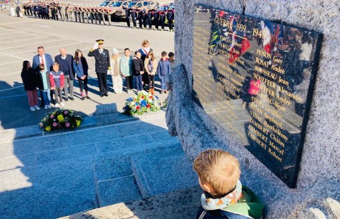 Mende ha commemorato l'armistizio della Grande Guerra e il centenario del monumento ai caduti, Place du Foirail