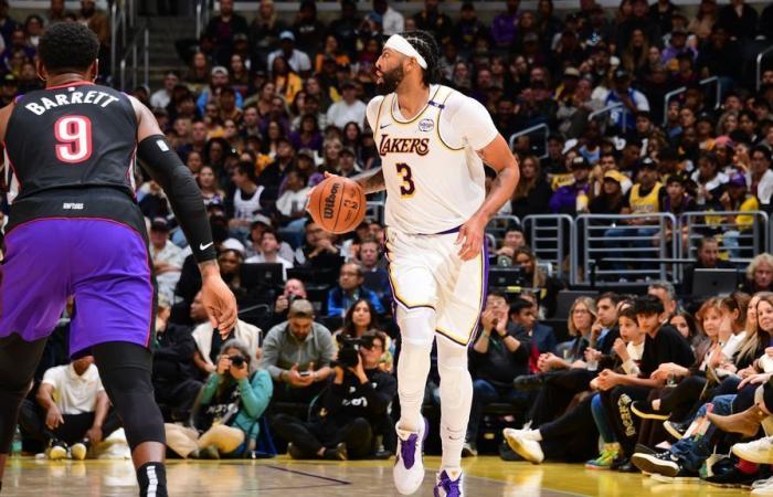 Anthony Davis dei Lakers lascia la vittoria contro i Raptors con un infortunio agli occhi