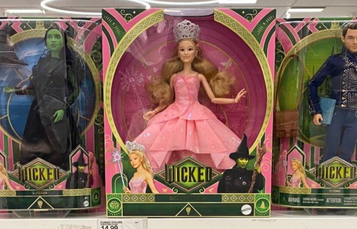 Link delle bambole Mattel “Wicked” etichettato erroneamente sulla confezione con il sito di film per adulti