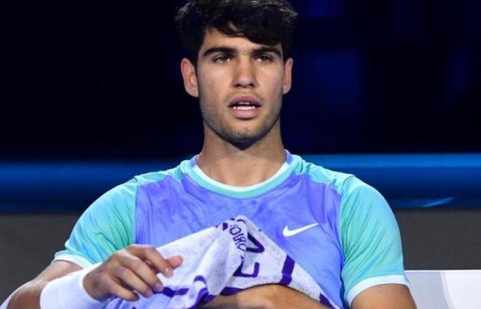 Un rarissimo Alcaraz subisce una battuta d’arresto inaspettata nelle ATP Finals