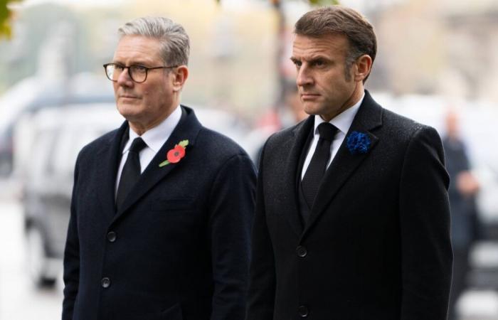 Emmanuel Macron e il primo ministro britannico commemorano l'armistizio del 14-18