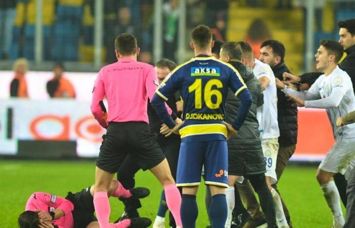 Calcio: quasi quattro anni di carcere per aver picchiato un arbitro