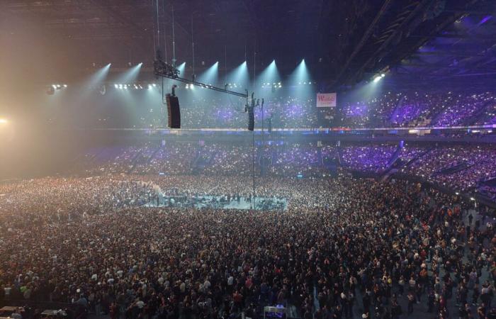 Robbie Williams in concerto all'Arena La Défense di Parigi nel luglio 2025