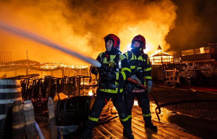 Devastante incendio al villaggio di Natale Barcarès: il mercatino di Natale parzialmente distrutto prima della sua apertura