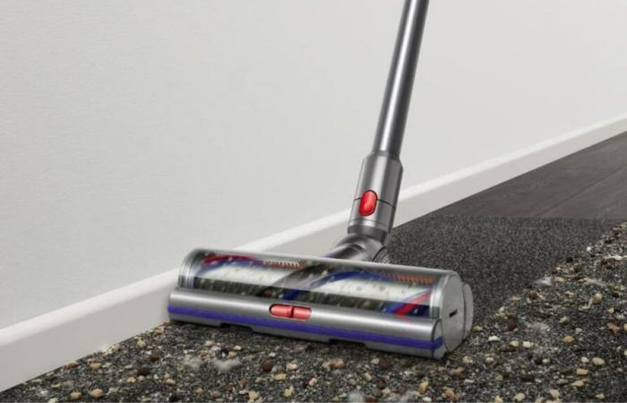 Il prezzo dell'aspirapolvere Dyson v15 scende, il Black Friday non c'entra nulla