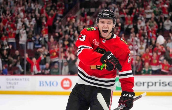 Hockey: Philipp Kurashev interpreta l’eroe di Chicago nella NHL