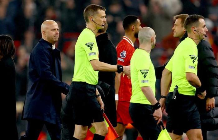 L'arbitro della Premier League David Coote è stato sospeso dopo che un video lo mostra mentre insulta il Liverpool FC e Klopp | Notizie dal Regno Unito