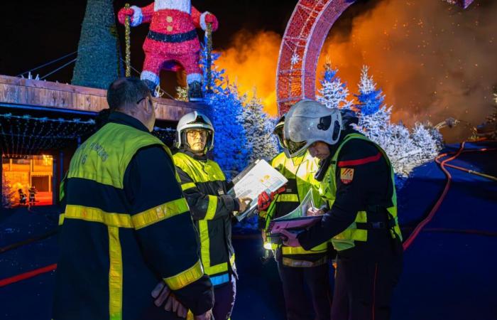 la barca Lydia salvata dai vigili del fuoco