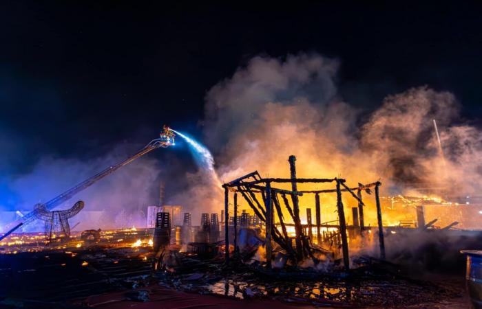 la barca Lydia salvata dai vigili del fuoco