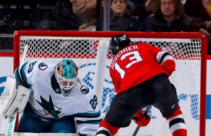 NHL: i New Jersey Devils tacciono contro Mackenzie Blackwood