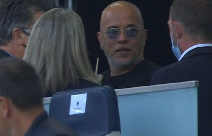 Pascal Obispo: “Come i miei compagni Dugarry, Lizarazu e Giresse, vogliamo che l'attuale presidente si faccia da parte. Amo il club, la maglia, sono Girondin e lo sarò per tutta la vita”.