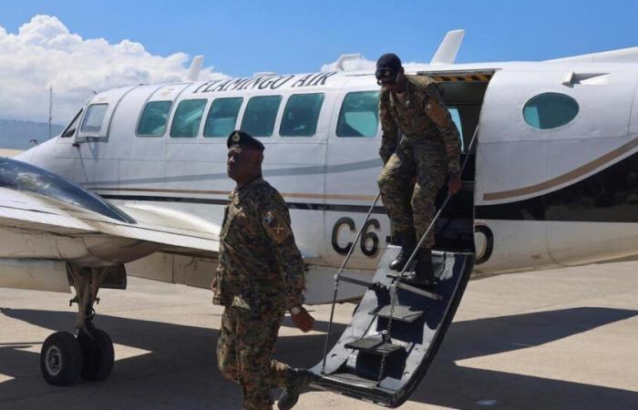 un aereo di linea diretto a Port-au-Prince colpito da colpi di arma da fuoco