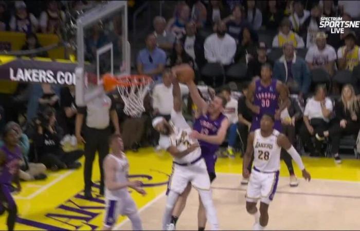 Anthony Davis dei Lakers è stato eliminato contro i Raptors per un infortunio agli occhi