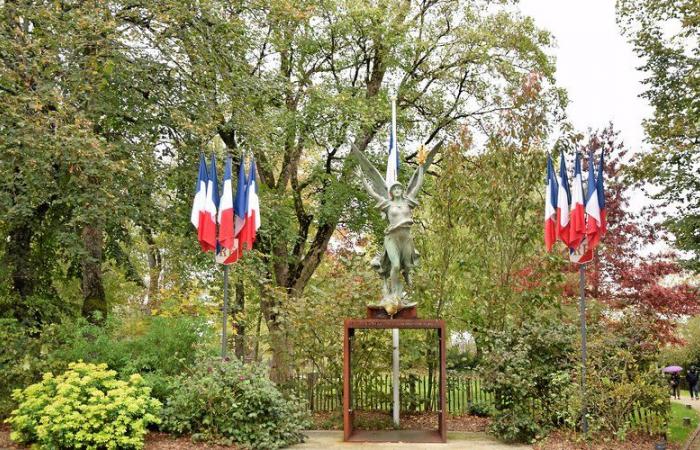 Un certo lunedì, 11 novembre 1918 a Rodez: quel giorno, il prefetto dell'Aveyron affisse la buona notizia sul muro della prefettura