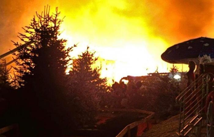 Le Barcarès: un incendio provoca ingenti danni al Villaggio di Natale, a pochi giorni dall’inaugurazione