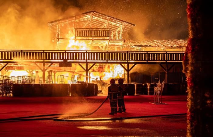 Devastante incendio al villaggio di Natale Barcarès: il mercatino di Natale parzialmente distrutto prima della sua apertura