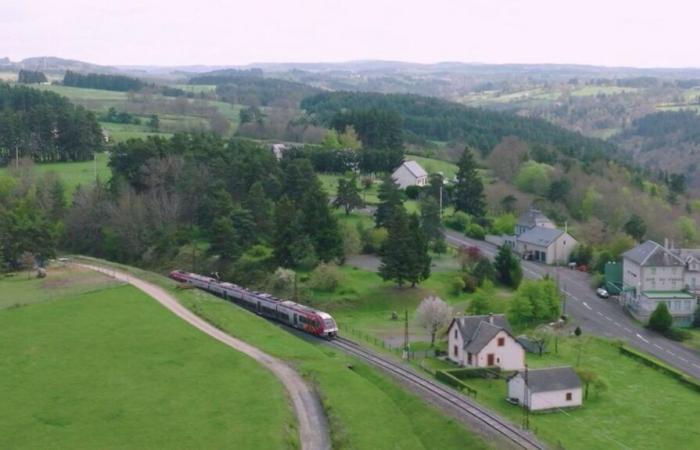 sulla strada per una lezione di inglese con Fearghal McLaughlin su una linea ferroviaria come nessun'altra