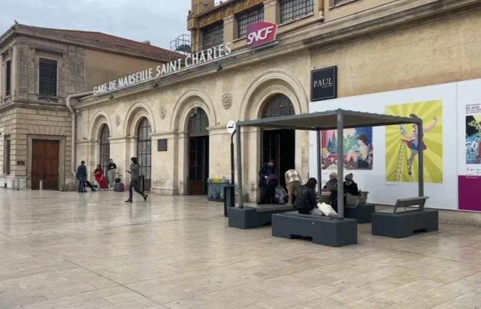 il disagio dei passeggeri della linea ferroviaria Parigi-Lione-Marsiglia a causa dei lavori