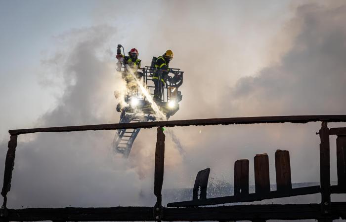 Devastante incendio al villaggio di Natale Barcarès: il mercatino di Natale parzialmente distrutto prima della sua apertura