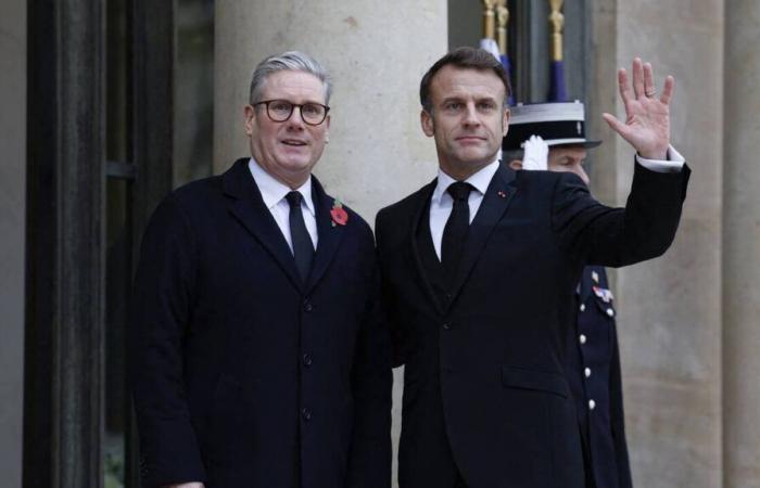 Emmanuel Macron commemora l'armistizio del 1918 con Keir Starmer