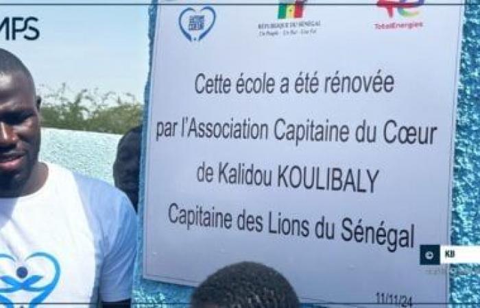 Kalidou Koulibaly rinnova la scuola elementare di Pont Gendarme e offre kit scolastici agli studenti