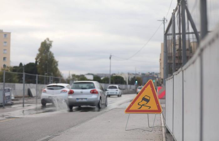 “Nessuno sembra fare domande”: perdite d'acqua “giorno e notte” sulla strada per Grenoble