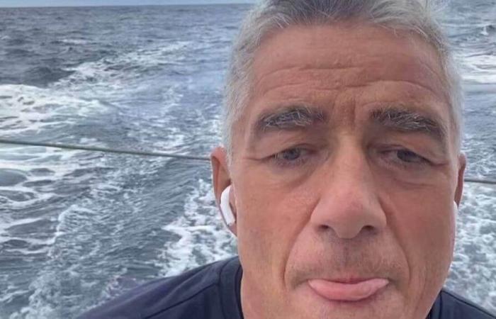 “Mi avete fatto un regalo straordinario” si è commosso Manuel Cousin dopo il grande inizio del Vendée Globe