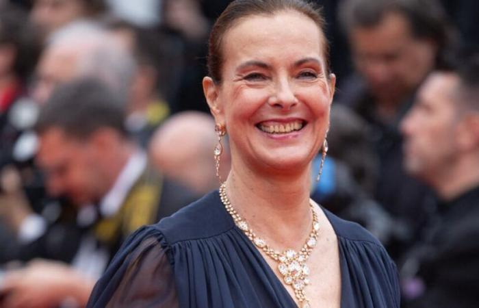 Carole Bouquet: Questa festa celebrata sulla sua isola con i suoi cari, un giardino segreto dove dimentica i suoi disturbi