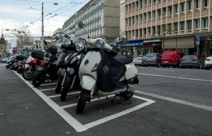 Losanna: meno parcheggi per moto in centro città